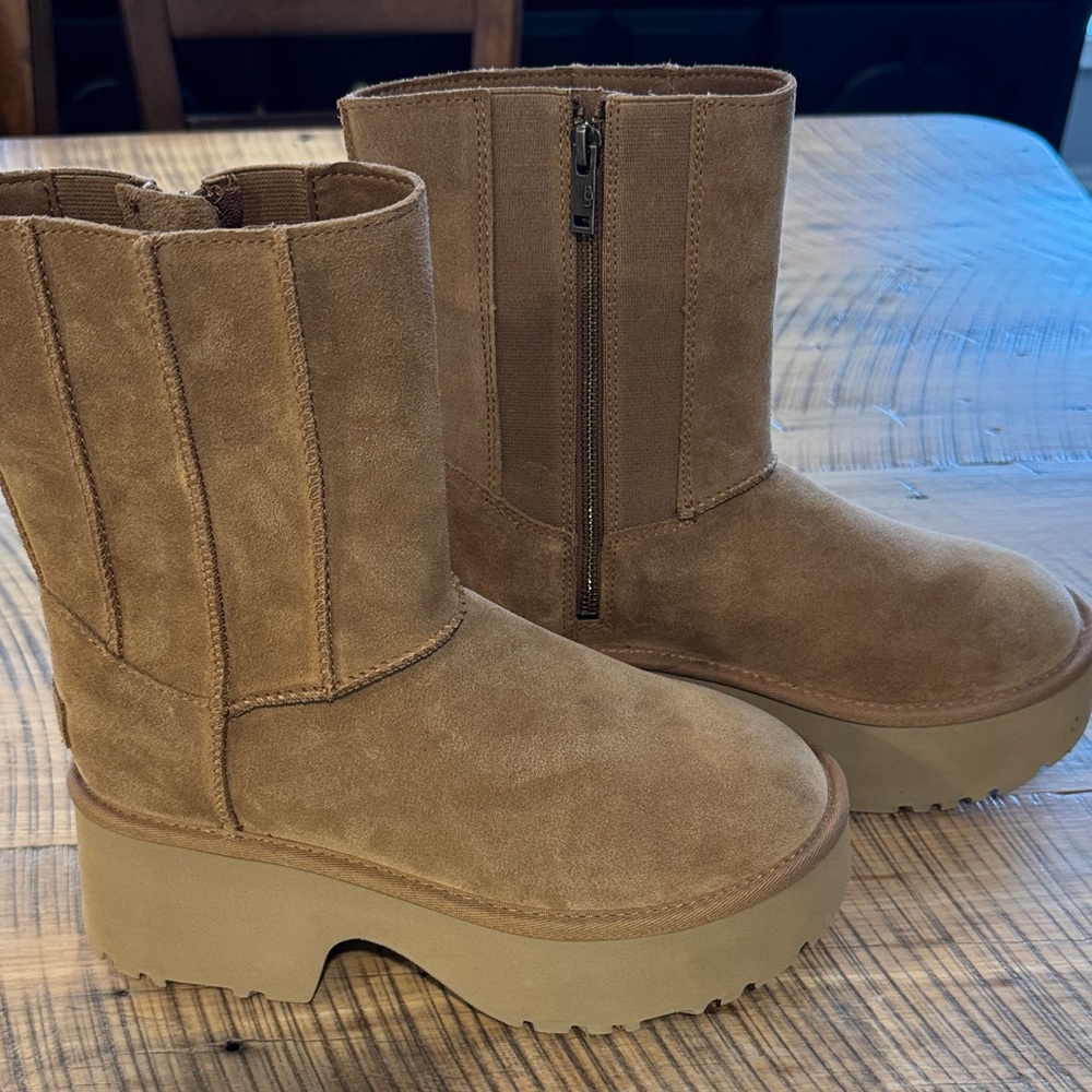 Women's UGG Classic Twin Seam New Heights Boots - Picture 3 of 5
